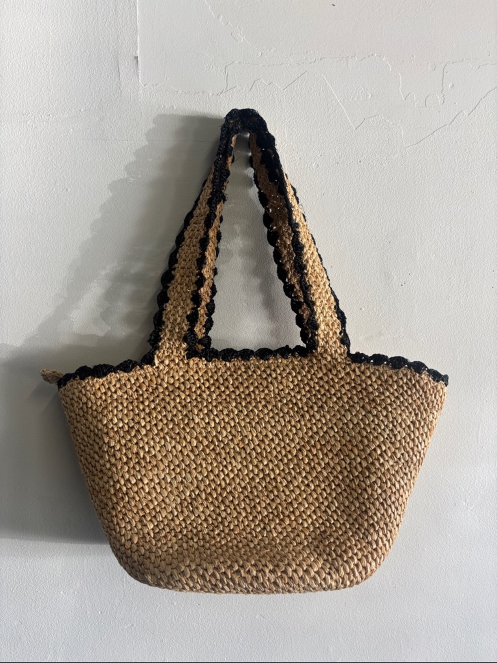 Chic Raffia Woven Bow Tote with Black Accents - Picture 6 of 9